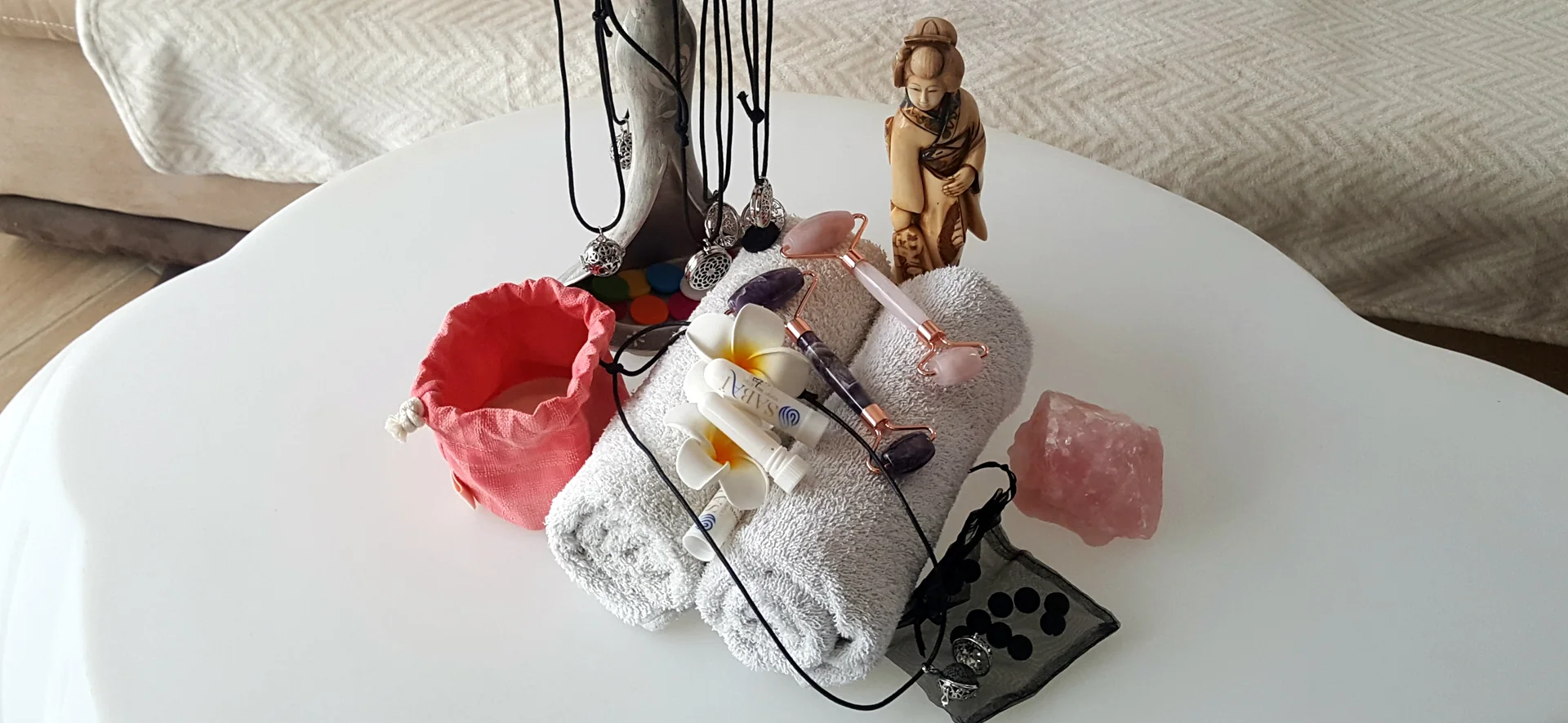 Focus sur les accessoires Beauté et Bien-être de la boutique en ligne de Sabaï l'Esprit Bien-Être