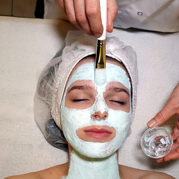 soin du visage, massage, massage californien, réflexologie, soin du visage hydratant, soin du visage anti-ride, soin du visage peau grasse, acné, tâches brunes, peau sèche, eczéma, peeling, lifting